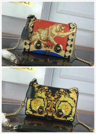 Picture of Versace Lady Handbags _SKUfw66359770fw